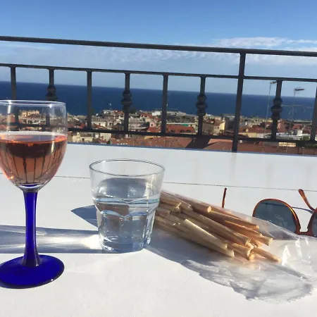 Terrassentraum Mit Meeresblick 아파트